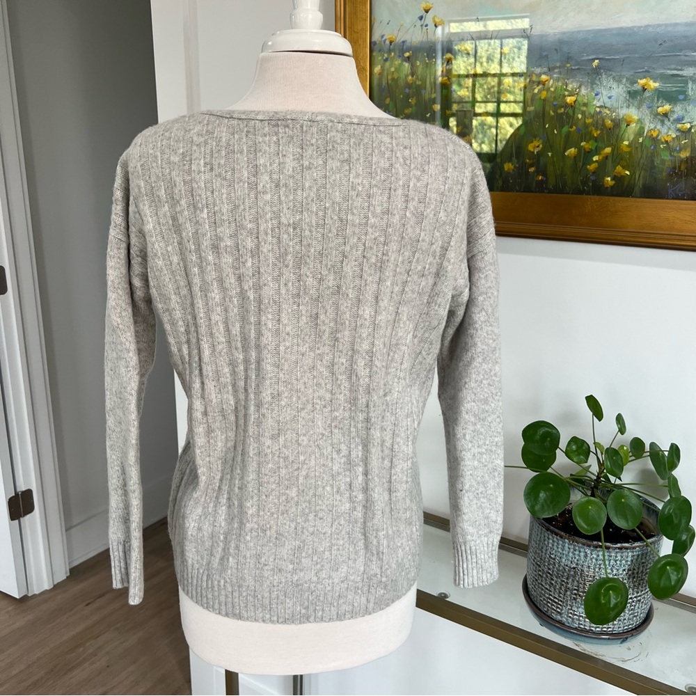GAP Sweater - Picture 2 of 4